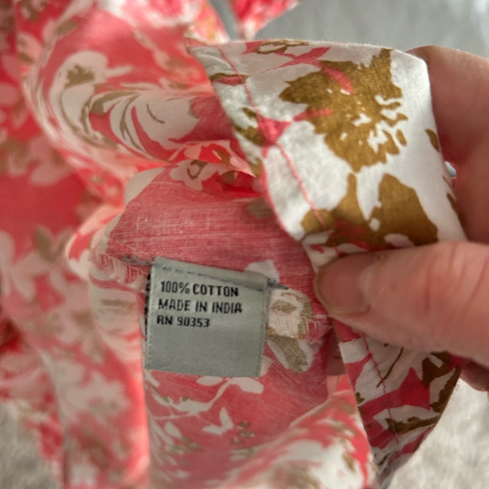 Chic Floral Smocked Blouse in Pink - Picture 3 of 3